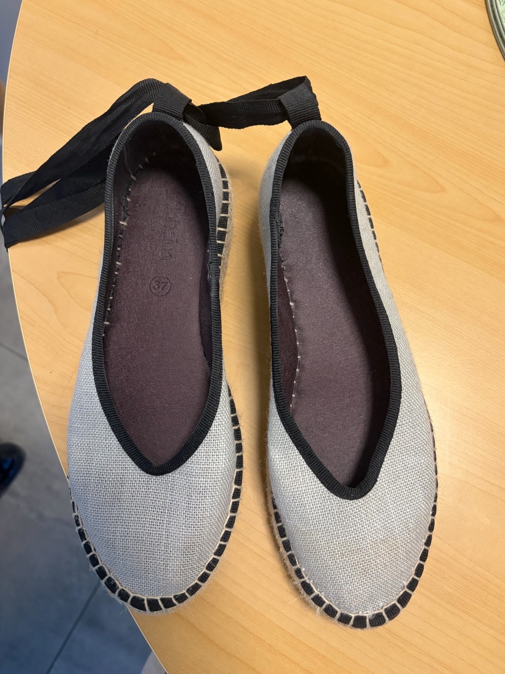 Women’s Espadrille Ballet Flats in Light Gray with Black Trim